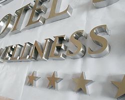 litery ze stali nierdzewnej litery logo dla hotelu recepcji